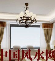云南卧室镜面吊顶影响夫妻财运？
